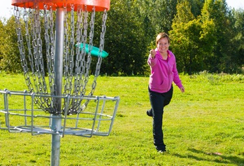 Découvrir le disc golf au Parc de nature et de loisirs