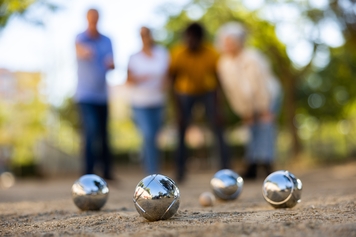 Un terrain de pétanque rénové au Jardin Public