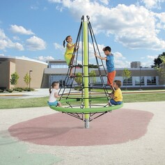 Jeux d'enfants, bancs et boîte à livres à Clémenceau