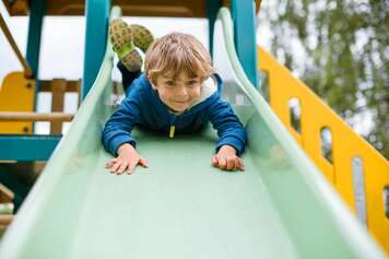 Implanter des jeux pour enfants au Parc Notre-Dame