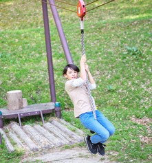 Une tyrolienne au Parc de nature et de loisirs