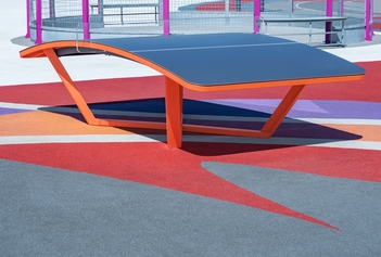 Une table de TEQball sur la place Jean Jaurès