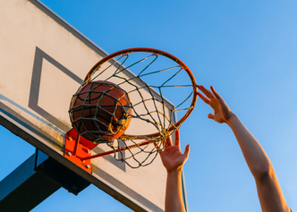 Un espace basket au Parc de nature et de loisirs